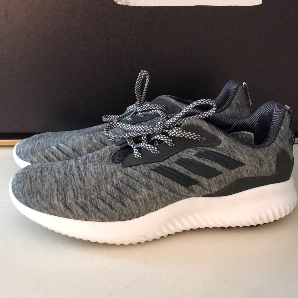 Adidas men’s Sz8 Bounce tennis shoe. Worn 2x.